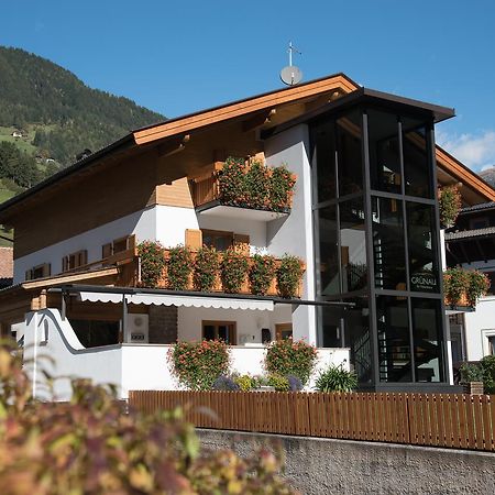 Hotel Garni Grünau San Martino in Passiria Exterior foto